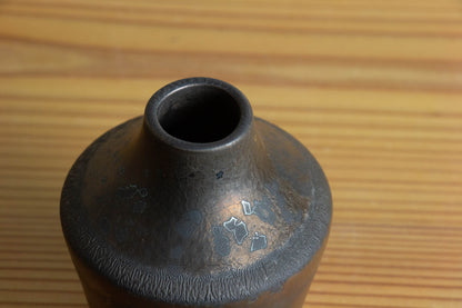 小さな花瓶 鉄黒 ぽっと
